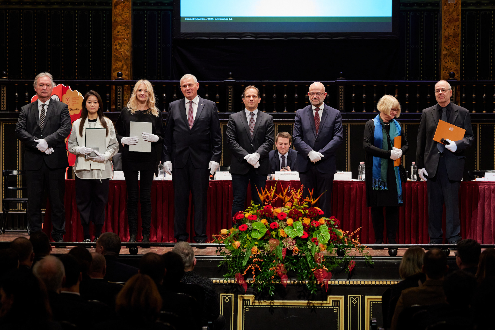 Pro Arte Aranyérmes hallgatónk és Mestertanár Aranyérmes oktatónk az OTDK kitüntettek között