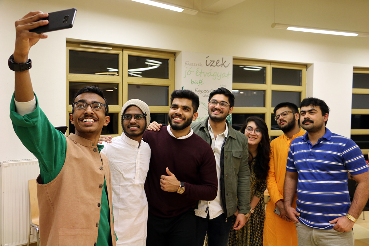 metu-on-the-move-indian-night